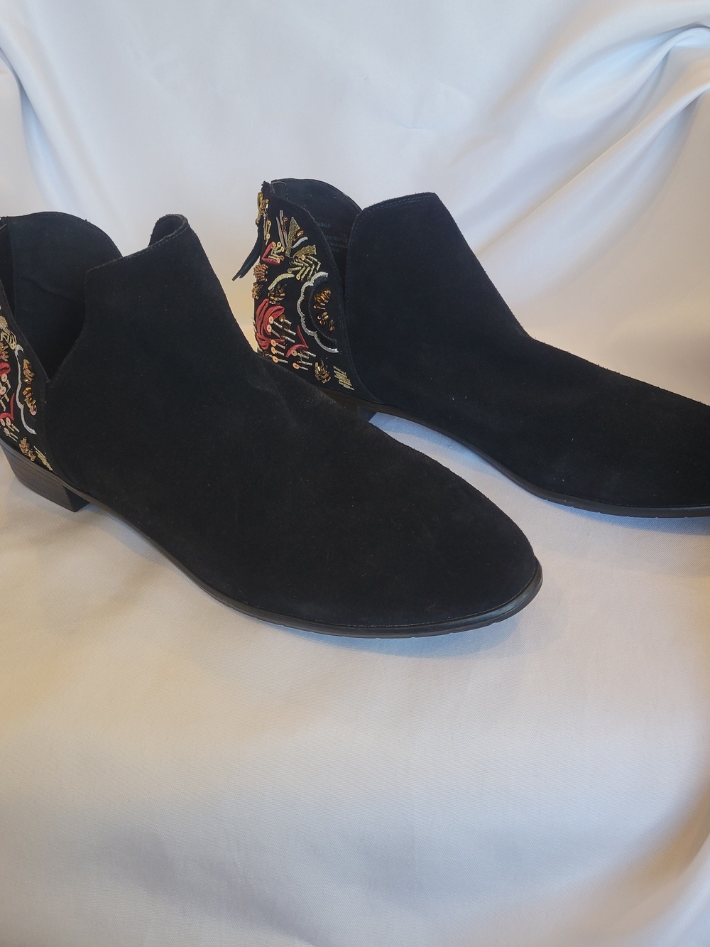 Kenneth Cole Reaction - Loop Here We Go Ankle Booties with Embroidered Heel